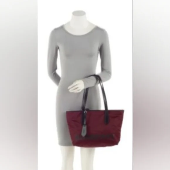 Burberry Logo Tote Bag - Picture 7 of 12